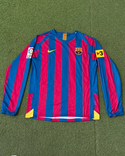 Barcelona Ronaldinho #10 Retro 2005 - Local ML